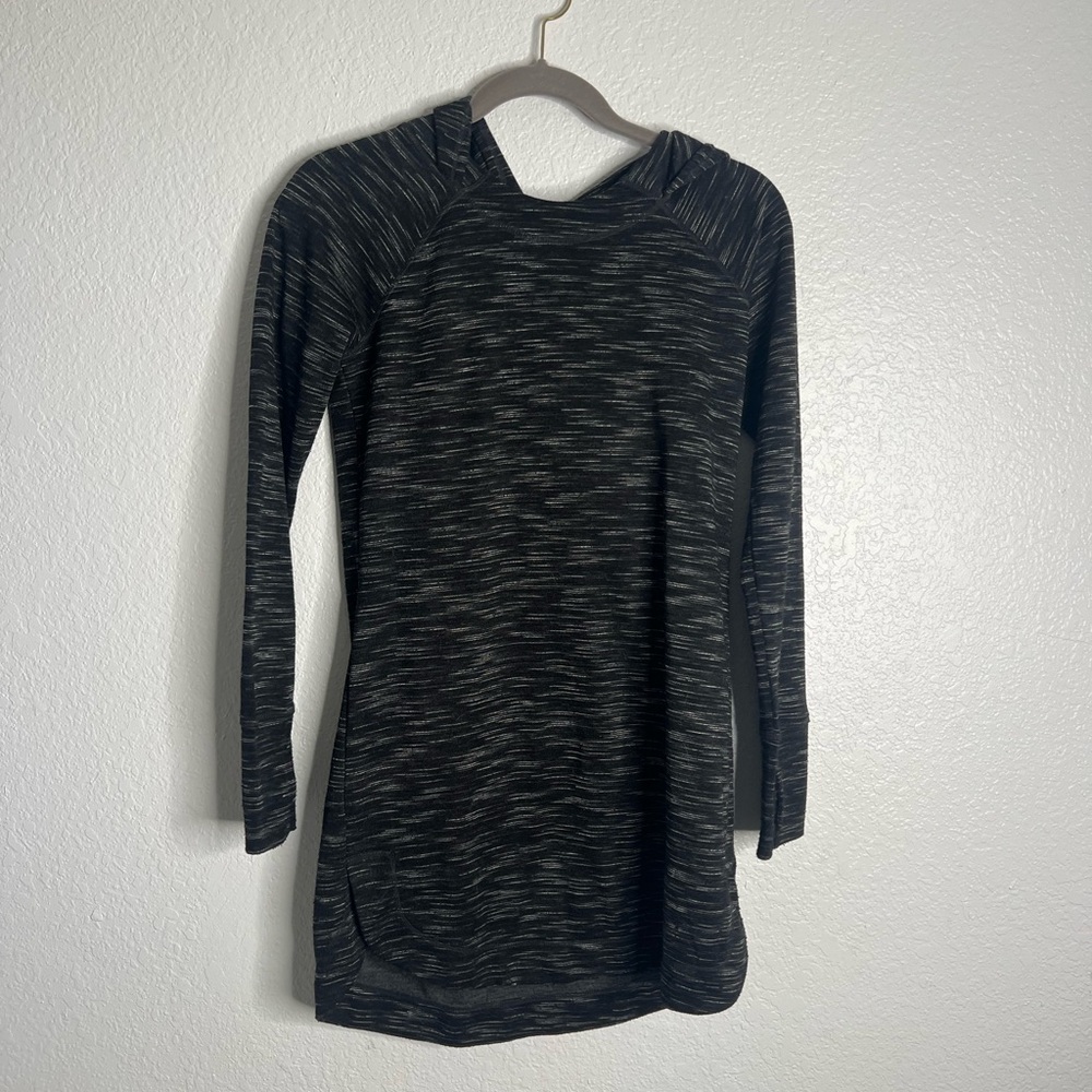 Athleta Black and Grey Pull Over Sweatshirt Size Small